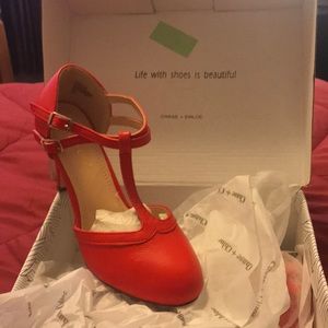 Mary Jane T-strap Round Toe Pumps